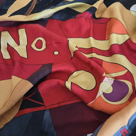 Vintage Metropolitan Museum Of Art "I Saw the Figure 5" Silk Scarf - Picture 12 of 12